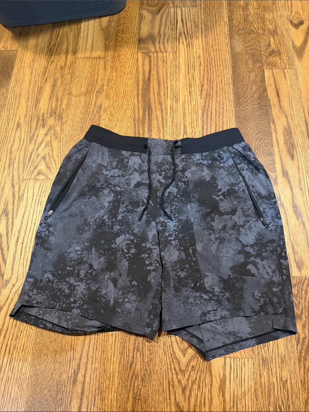 Men’s Lulu 7in athletic shorts